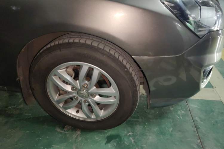 Used Hyundai Celesta 2011 1.6L Automatic Comfort Edition Right Front Wheel Hub