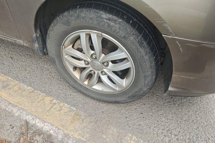 Used Hyundai Celesta 2011 1.6L Manual Comfort Edition Right Front Wheel Hub