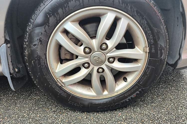 Used Hyundai Celesta 2011 1.6L Automatic Comfort Edition Right Front Wheel Hub