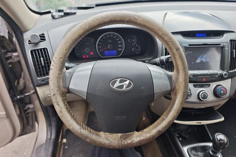 Used Hyundai Celesta 2011 1.6L Manual Luxury Model Steering Wheel