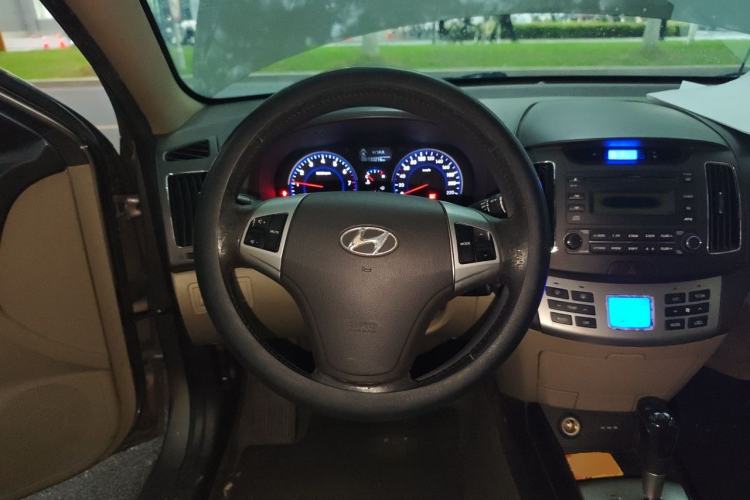 Used Hyundai Celesta 2011 1.6L Automatic Luxury Version Steering Wheel