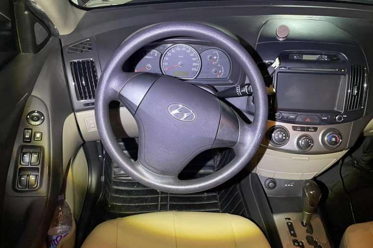 Used Hyundai Celesta 2011 1.6L Automatic Comfort Edition Steering Wheel
