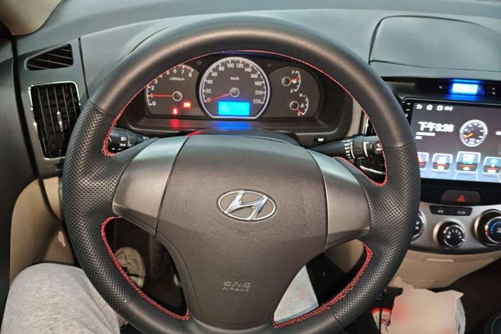 Used Hyundai Celesta 2011 1.6L Manual Luxury Model Steering Wheel