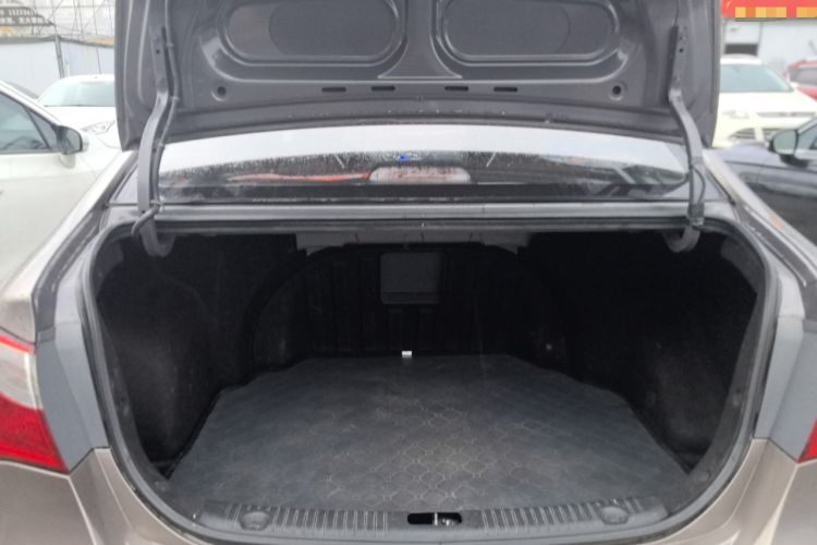 Used Hyundai Celesta 2011 1.6L Manual Luxury Model Trunk