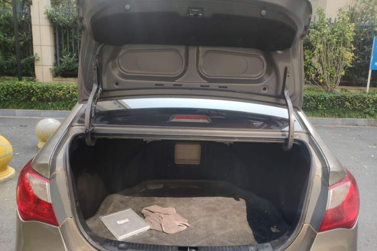 Used Hyundai Celesta 2011 1.6L Automatic Luxury Version Trunk