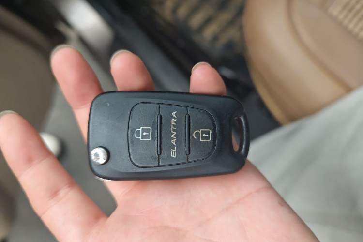 Used Hyundai Celesta 2011 1.6L Manual Comfort Edition Vehicle Key