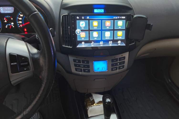Used Hyundai Celesta 2011 1.6L Automatic Luxury Version Audio And AC Panel