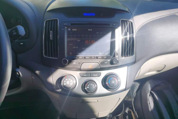 Used Hyundai Celesta 2011 1.6L Automatic Comfort Edition Audio And AC Panel