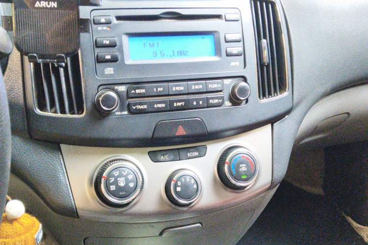 Used Hyundai Celesta 2011 1.6L Manual Luxury Model Audio And AC Panel