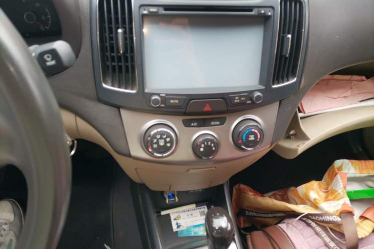 Used Hyundai Celesta 2011 1.6L Automatic Comfort Edition Audio And AC Panel