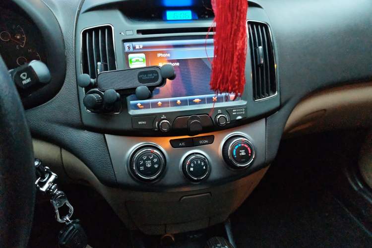 Used Hyundai Celesta 2011 1.6L Automatic Comfort Edition Audio And AC Panel