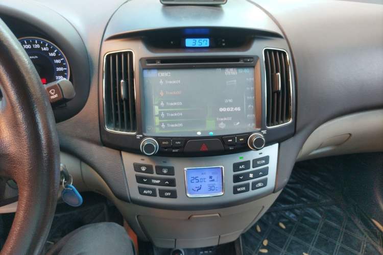 Used Hyundai Celesta 2011 1.6L Automatic Luxury Version Audio And AC Panel