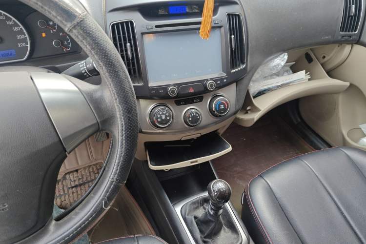 Used Hyundai Celesta 2011 1.6L Manual Comfort Edition Audio And AC Panel