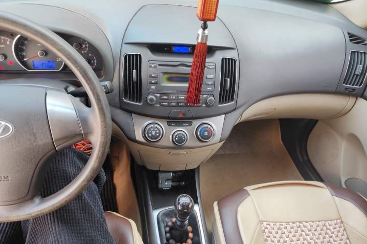 Used Hyundai Celesta 2011 1.6L Manual Luxury Model Audio And AC Panel