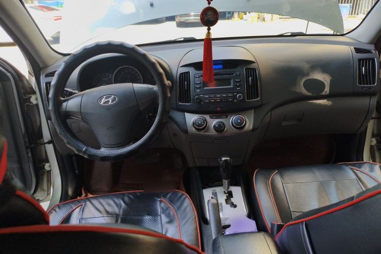 Used Hyundai Celesta 2011 1.6L Automatic Comfort Edition Center Console