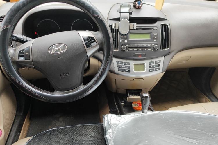 Used Hyundai Celesta 2011 1.6L Automatic Luxury Version Center Console