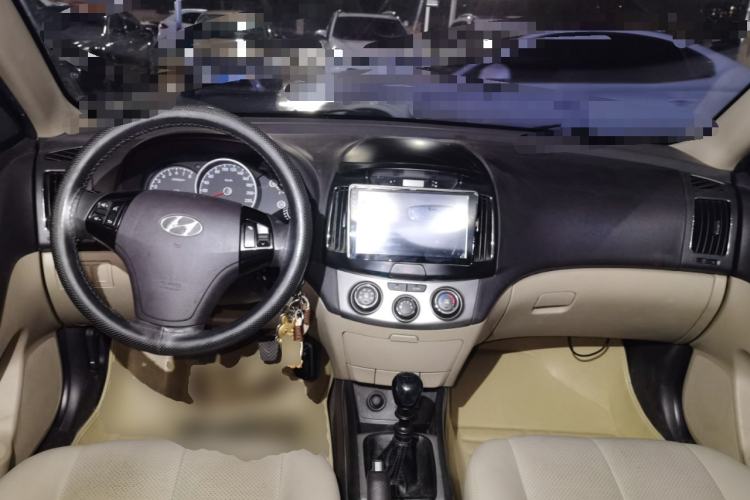 Used Hyundai Celesta 2011 1.6L Manual Comfort Edition Center Console