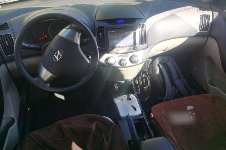 Used Hyundai Celesta 2011 1.6L Automatic Comfort Edition Center Console