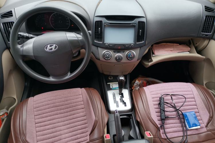 Used Hyundai Celesta 2011 1.6L Automatic Comfort Edition Center Console