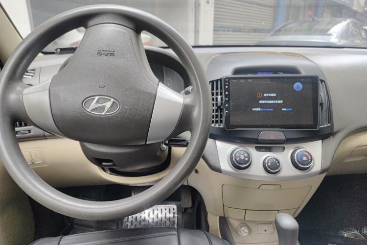Used Hyundai Celesta 2011 1.6L Automatic Comfort Edition Center Console