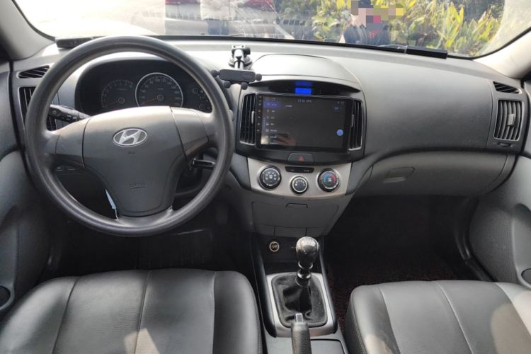 Used Hyundai Celesta 2011 1.6L Manual Comfort Edition Center Console