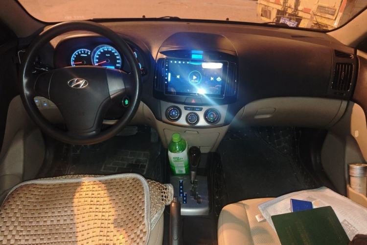 Used Hyundai Celesta 2011 1.6L Automatic Comfort Edition Center Console