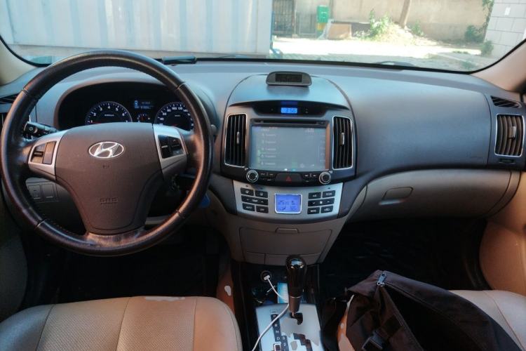 Used Hyundai Celesta 2011 1.6L Automatic Luxury Version Center Console