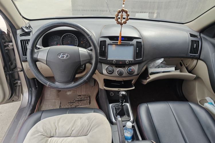 Used Hyundai Celesta 2011 1.6L Manual Comfort Edition Center Console
