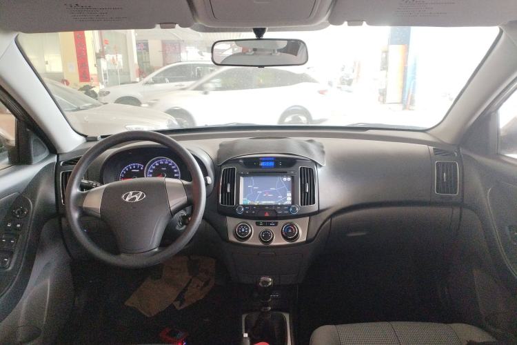 Used Hyundai Celesta 2011 1.6L Manual Comfort Edition Center Console