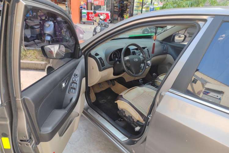 Used Hyundai Celesta 2011 1.6L Manual Luxury Model Driver Seat