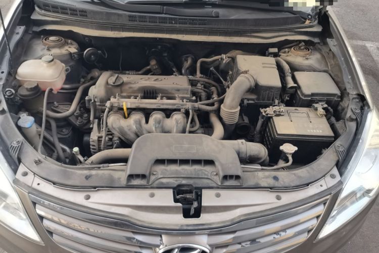Used Hyundai Celesta 2011 1.6L Manual Comfort Edition Engine Bay