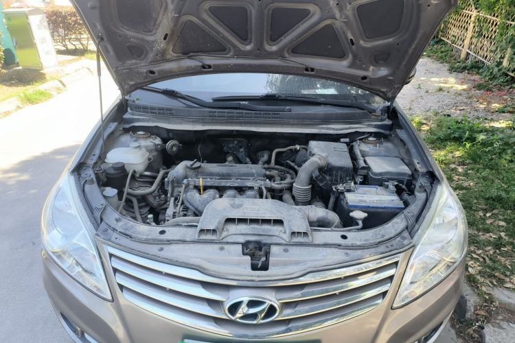 Used Hyundai Celesta 2011 1.6L Manual Luxury Model Engine Bay