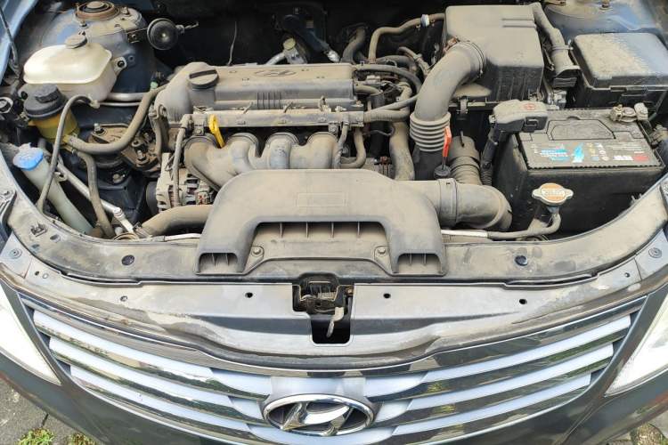 Used Hyundai Celesta 2011 1.6L Automatic Luxury Version Engine Bay