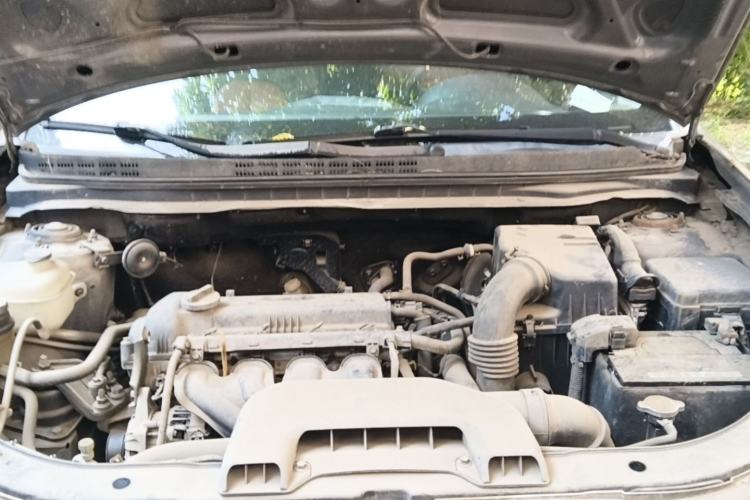 Used Hyundai Celesta 2011 1.6L Manual Luxury Model Engine Bay