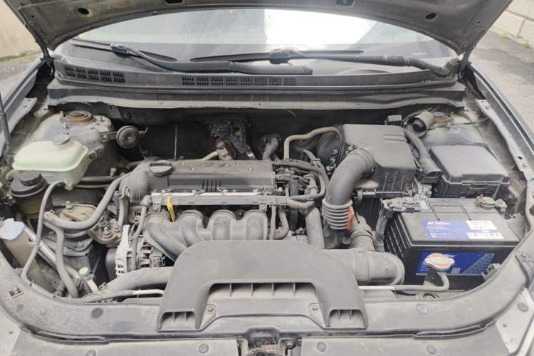 Used Hyundai Celesta 2011 1.6L Automatic Comfort Edition Engine Bay