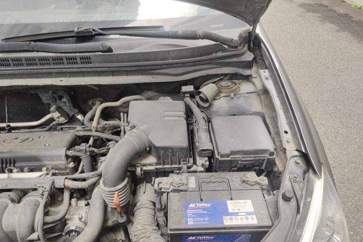 Used Hyundai Celesta 2011 1.6L Automatic Comfort Edition Engine Bay Left
