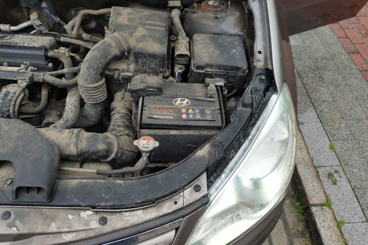 Used Hyundai Celesta 2011 1.6L Manual Luxury Model Engine Bay Left