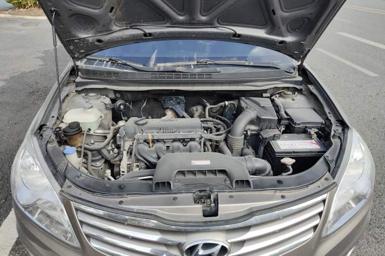 Used Hyundai Celesta 2011 1.6L Manual Comfort Edition Engine Bay