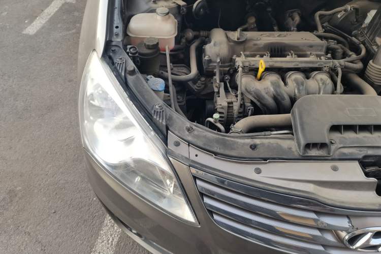 Used Hyundai Celesta 2011 1.6L Manual Comfort Edition Engine Bay Right
