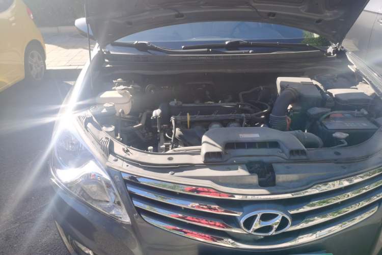 Used Hyundai Celesta 2011 1.6L Automatic Comfort Edition Engine Bay Right