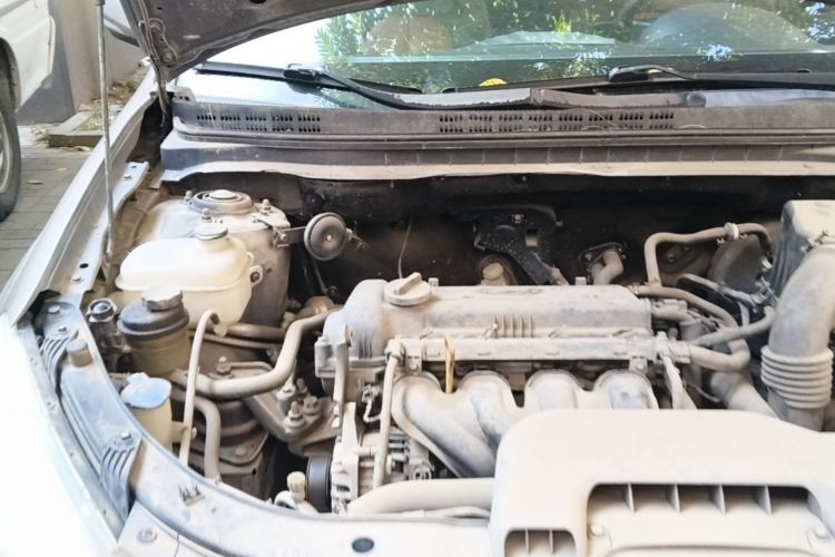 Used Hyundai Celesta 2011 1.6L Manual Luxury Model Engine Bay Right