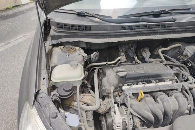 Used Hyundai Celesta 2011 1.6L Automatic Comfort Edition Engine Bay Right
