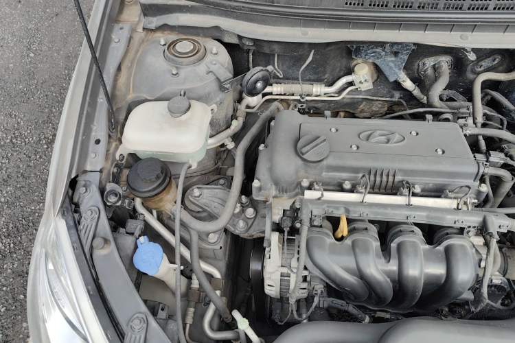 Used Hyundai Celesta 2011 1.6L Manual Comfort Edition Engine Bay Right