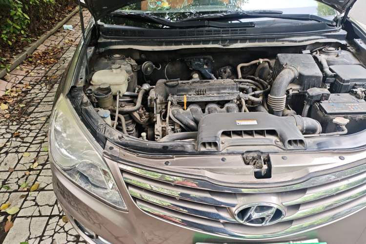Used Hyundai Celesta 2011 1.6L Manual Comfort Edition Engine Bay Right