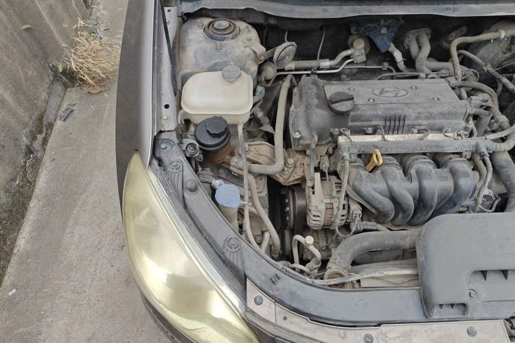 Used Hyundai Celesta 2011 1.6L Manual Comfort Edition Engine Bay Right