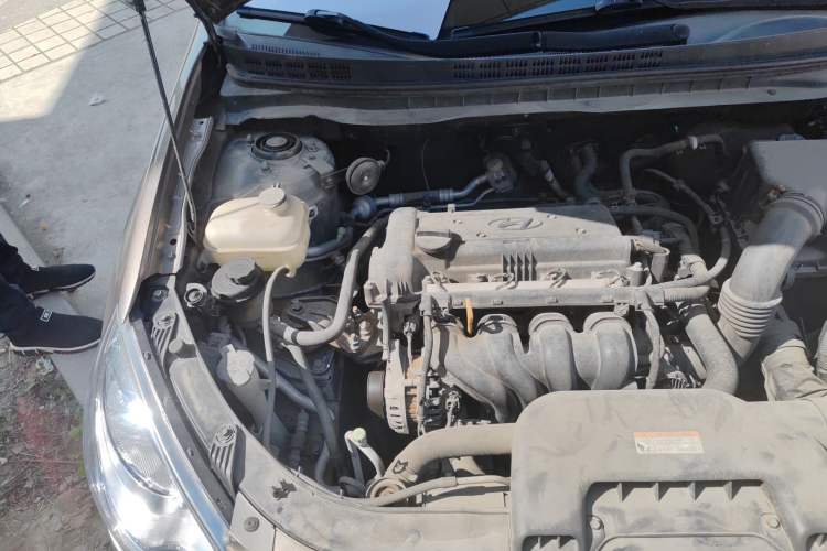 Used Hyundai Celesta 2011 1.6L Manual Luxury Model Engine Bay Right