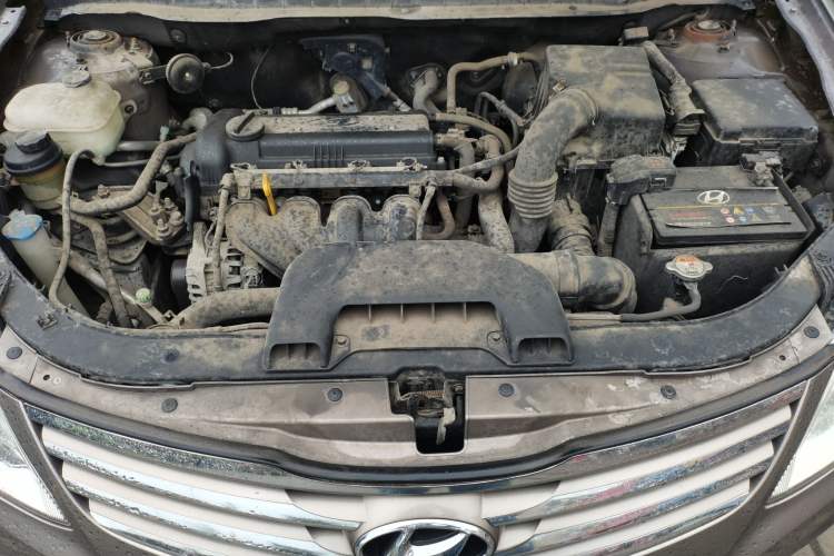 Used Hyundai Celesta 2011 1.6L Manual Luxury Model Engine Bay