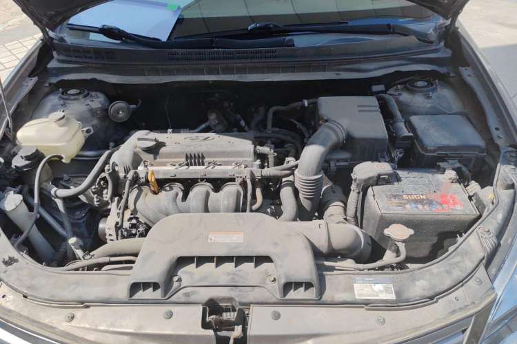 Used Hyundai Celesta 2011 1.6L Manual Luxury Model Engine Bay