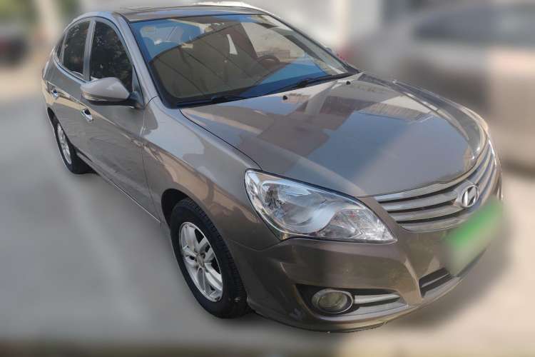 Used Hyundai Celesta 2011 1.6L Manual Luxury Model Front Right 45 Deg