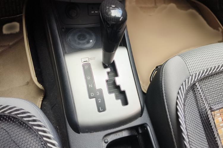 Used Hyundai Celesta 2011 1.6L Automatic Comfort Edition Gear Lever